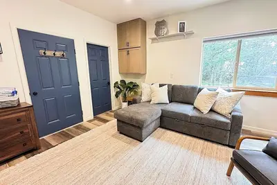Image de Modern and Clean 1 Br Sleeps 4 Across from Kachemak Bay - Minutes to the Spit!