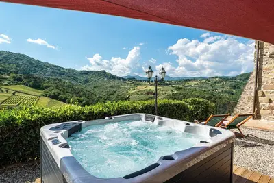 Image de Maison de vacances 'Il Mammolino - E Jacuzzi' avec jardin privé, Wi-Fi et climatisation