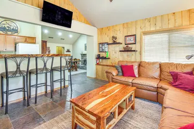 Image de Family-Friendly Hideaway Cabin in Lakeside!