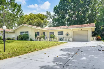 Image de 9 Mi to Clearwater Beach: Family Home w/ Yard