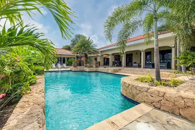 Image de 3br Villa Serene Grace w/ Private Pool by Bocobay