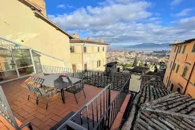Image de Appartement pour 6 personnes avec terrasse dans le centre historique piéton de Spolète