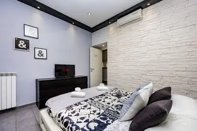 Image de Fly and Swin, Glamour house