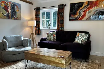 Image de Newly refurbished Coach House. Close to transport hubs.