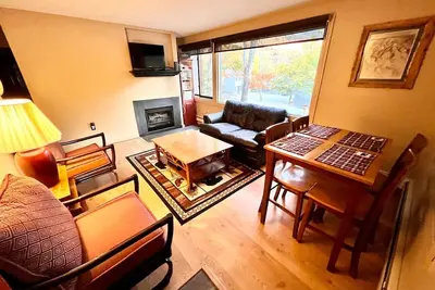 Image de Cozy 2 Br townhouse with Pool across from Loon Mtn