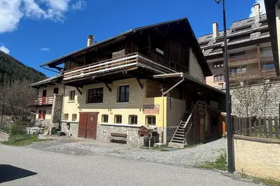 Image de Le Villard ; appartement \"Adrech\", situé au cœur du Queyras (170m² à Abriès)