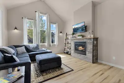 Image de Central Bend 3br | Pet-Friendly | 30+ Day Stay