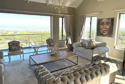 Image de Beautiful house with a fantastic view of False Bay - a secure property