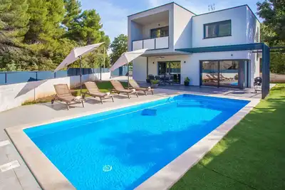 Image de Merveilleuse maison de vacances privée avec internet, climatisation, Tv, terrasse, vue panoramique