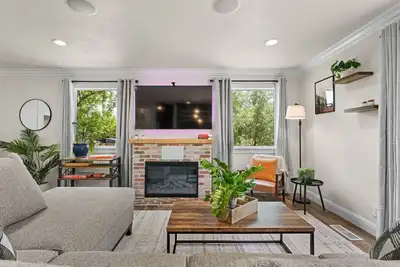 Image de Northwest Garden w/ Spa Bath Gym Fire Pit & Views