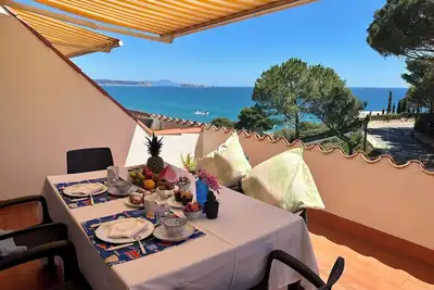 Image de Apartment with pool and spectacular sea views!