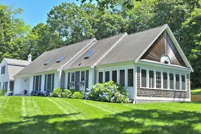 Image de Brand New Listing! Lovely 4bd+ Home: A/C, Large Screen Porch, Walk to Beach & Wellfleet Center