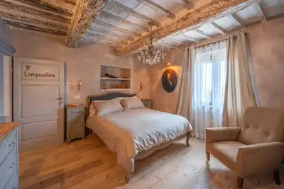 Image de Chambre 'L'imbrunire - Il Lampadone' avec jardin partagé, Wi-Fi et climatisation