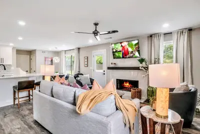 Image de Ath-SupCLN-4br, Mbr w/ Sitting Area, Fenced (Clv)