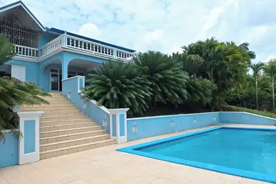 Image de Caribbean luxurious comfort. Contemporary house, private garden and pool