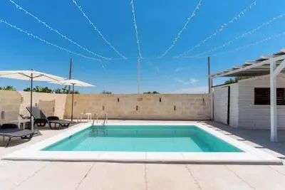 Image de Where relaxation meets the sea Holiday home with private pool