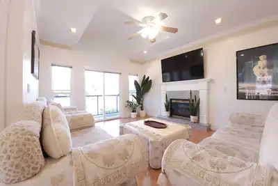 Image de Spacious & Bright Family-Friendly Home in the Heart of Burnaby