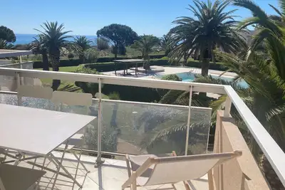 Image de Appartement dans résidence front de mer et piscine magnifique vue mer et piscine