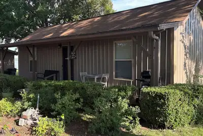 Image de Grand Fish Inn on Wolf Creek with dock access - perfect getaway spot!