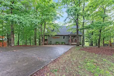 Image de New! Mountain Getaway with Hot Tub & Game Room