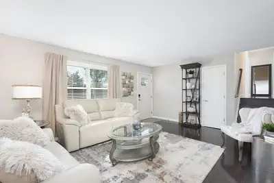 Image de Pleasant 4-bedroom/2-bath home in Bettendorf
