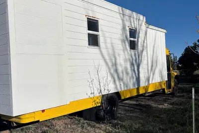 Image de Welcome to the Bee Bus – A Cozy One-of-a-Kind Tiny Home with Mountain Views