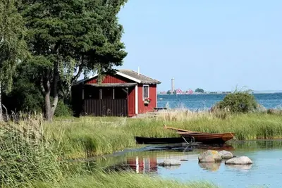 Image de On a headland right by the water