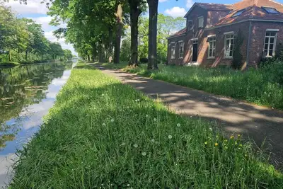 Image de The Golden Moment. . . . Magical luxury vacation home by the green water