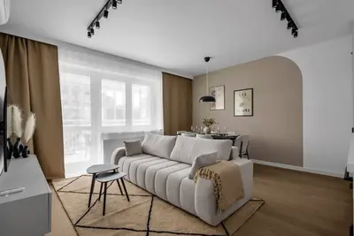 Ochota Three-Bedroom Apartment - 79m2, Parking, Balcony - by Rentujemy