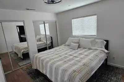 Image de One World House with King Bed
