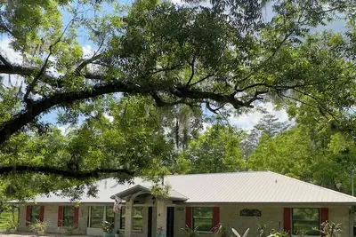 Image de Comfortable Farmhouse Retreat Near Lake Santa Fe: Sleeps 16!