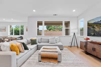 Image de Modern 4-bedroom House, Within 10 min away from Disneyland