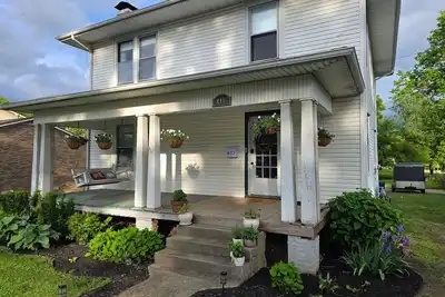 Image de 4-bedroom historic house near campus in Wilmore. Fragrance-free & mold-free