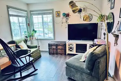 Image de Whimsy & Ivy: pet friendly, large backyard