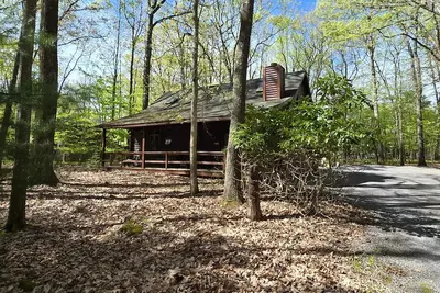 Image de Camp Valentine - Private 3br Getaway w/ Hot Tub & Fireplace