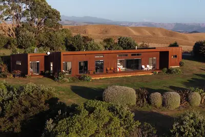 Image de Full Coastal Retreat, 3 Rooms, Hot tub, Views!