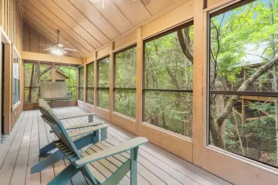Image de Pet Friendly • Resort Cabin in Branson