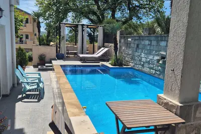 Image de 4 bedroom villa with pool