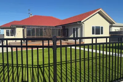 Image de Sun filled character home