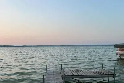 Image de Charming 2-bedroom cottage on Mullett Lake - northwest side!