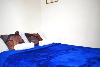 Image de Cozy studio with WiFi and Ac in General Luna-Room A