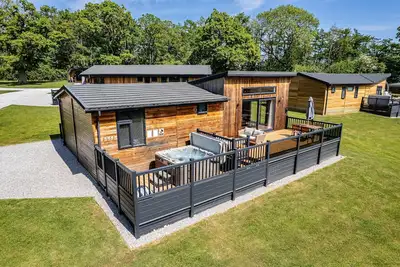 Image de Hawthorn Lodge | sleeps 4 - Hot Tub, Dog Friendly - 5* Visit England