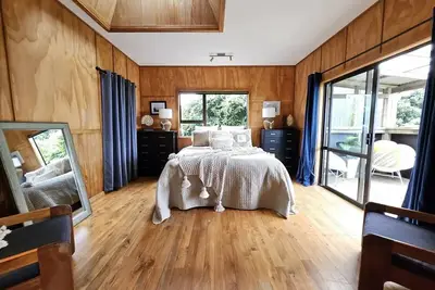 Image de Stylish, cosy, well equipped  beach cottage with amazing ocean views.