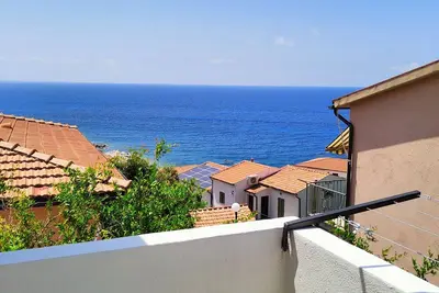 Image de Two-room sea view apartment, Wi-Fi air conditioning Three minutes from the sea