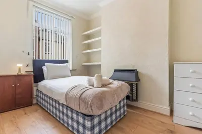 Image de Stylish 3-Bed Home Near Nottingham City Centre
