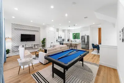 Image de Luxe Retreat • Pool Table • Gated • Near Med Center, Nrg & Museums