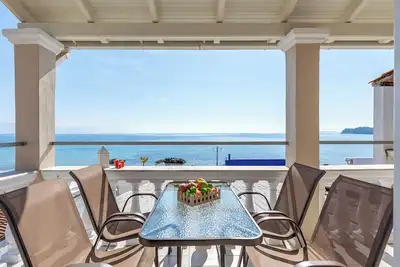 Image de Albatross Seaview Apartment by Konnect, Ipsos