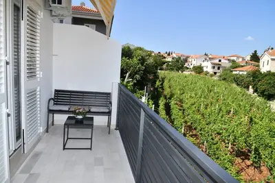 Image de A1 Spacious apartment with terrace, 1 min walking to the beach