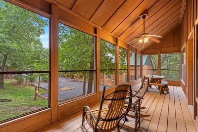 Image de Peaceful Resort Cabin | Jetted Tub, Kings, Loft, Near Attractions