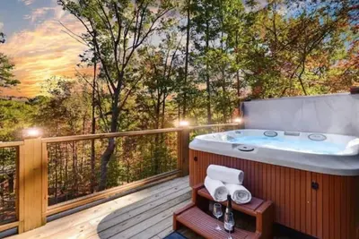 Image de New-Modern-Private-Hottub-Fireplace-Resort Access-Pool-Fitness-View-Dog Friendly